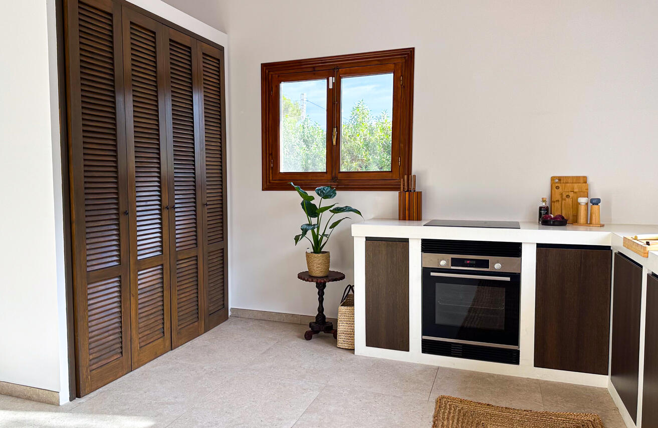 Vorratsschrank mit Waschmaschine und Trockner