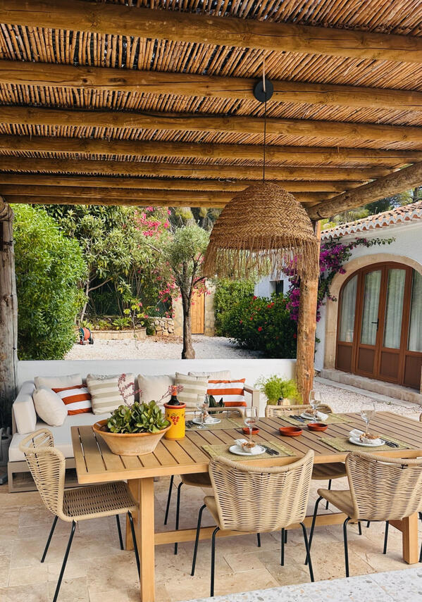 Pergola und Olive