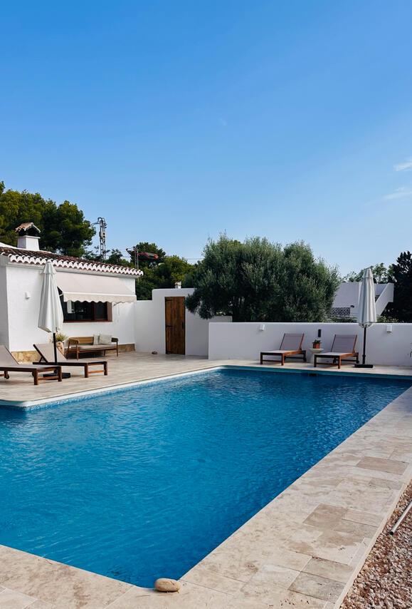 Pool und Haus
